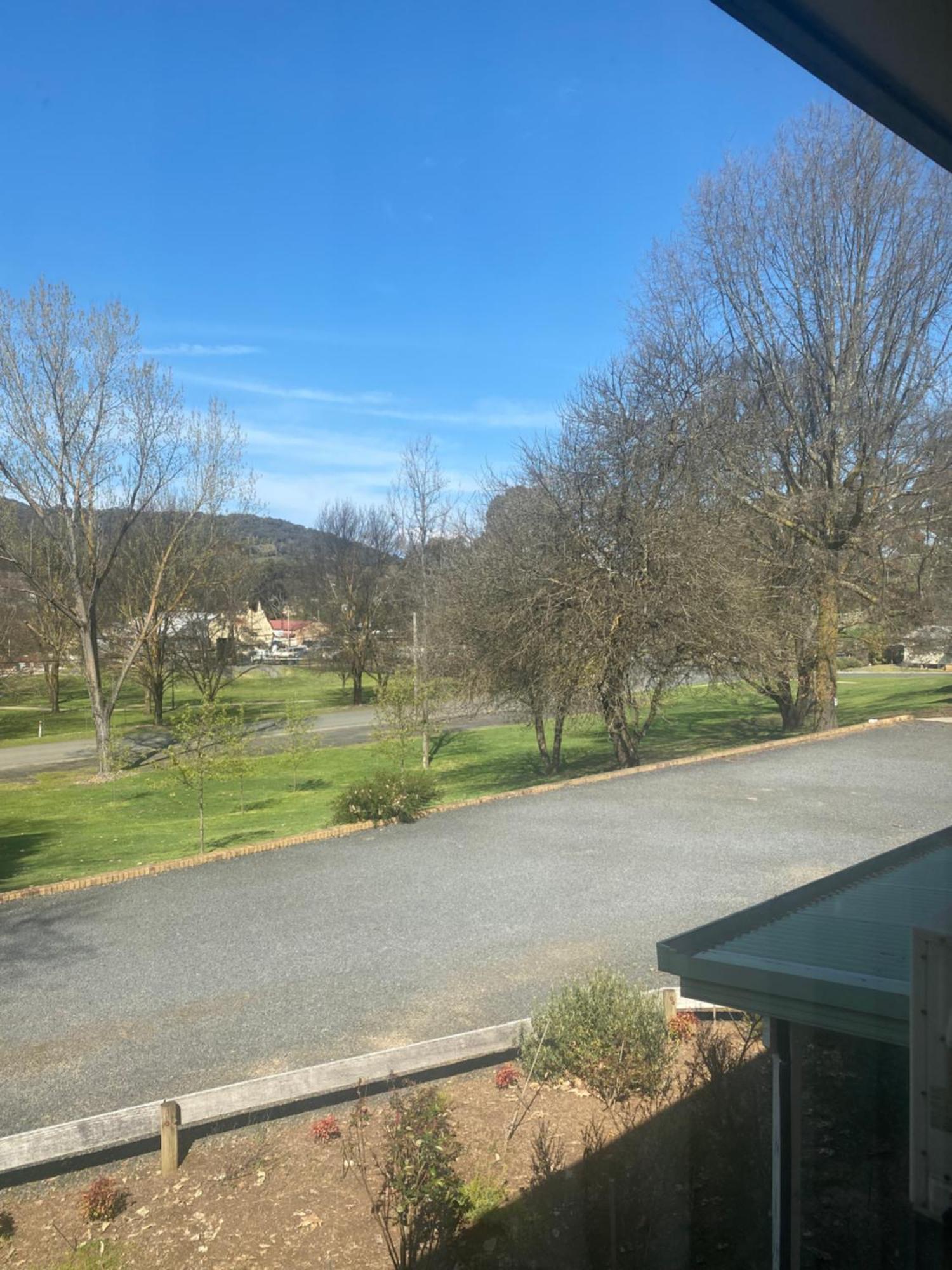 Tumbarumba Motel & Elms Restaurant Εξωτερικό φωτογραφία